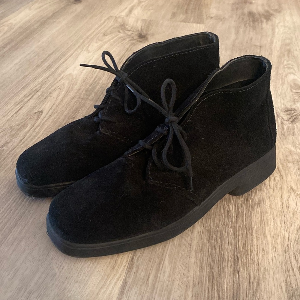 Aerosoles black suede chukka lace up shoes